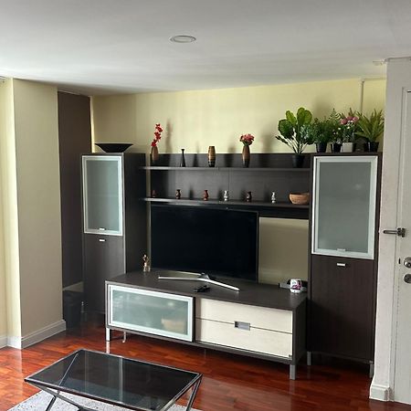 בנגקוק Delightful Condo In Central Location At Sukhumvit 49 מראה חיצוני תמונה